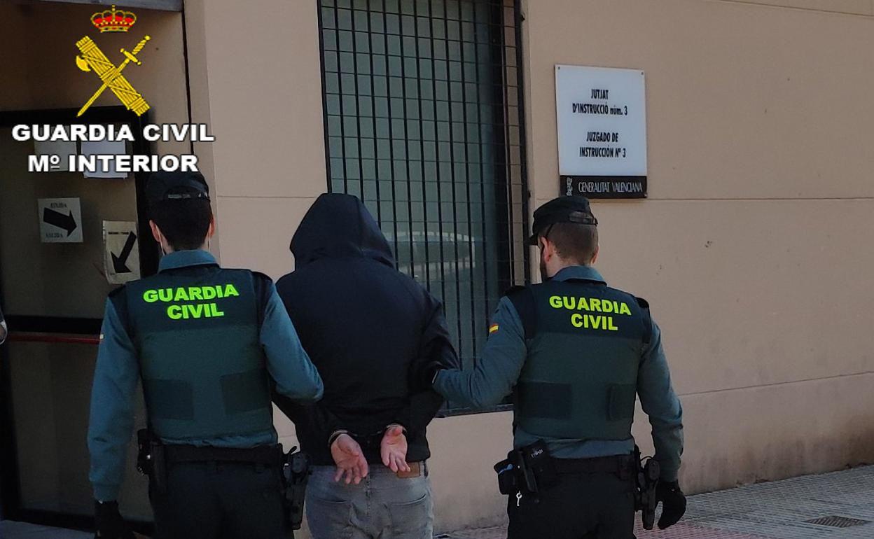 Dos Detenidos En Gandia Por Asaltar Oficinas De Correos Las Provincias